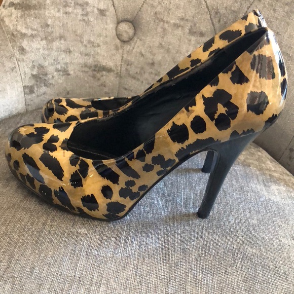 Gianni Bini Patent Leopard Print Heels - Picture 3 of 9